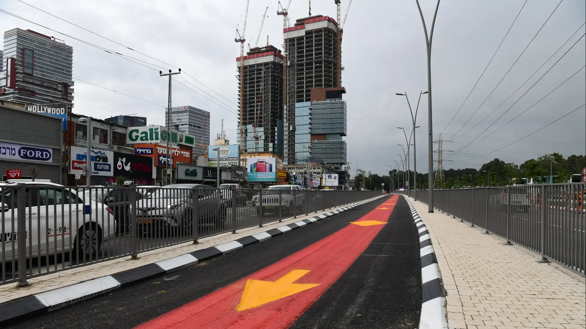 נתיב תחבורה ציבורית ברחוב ששת הימים, גבול רמת גן בני ברק 17 בדצמבר 2020 נתיב תחבורה ציבורית ברחוב ששת הימים, גבול רמת גן בני ברק 17 בדצמבר 2020