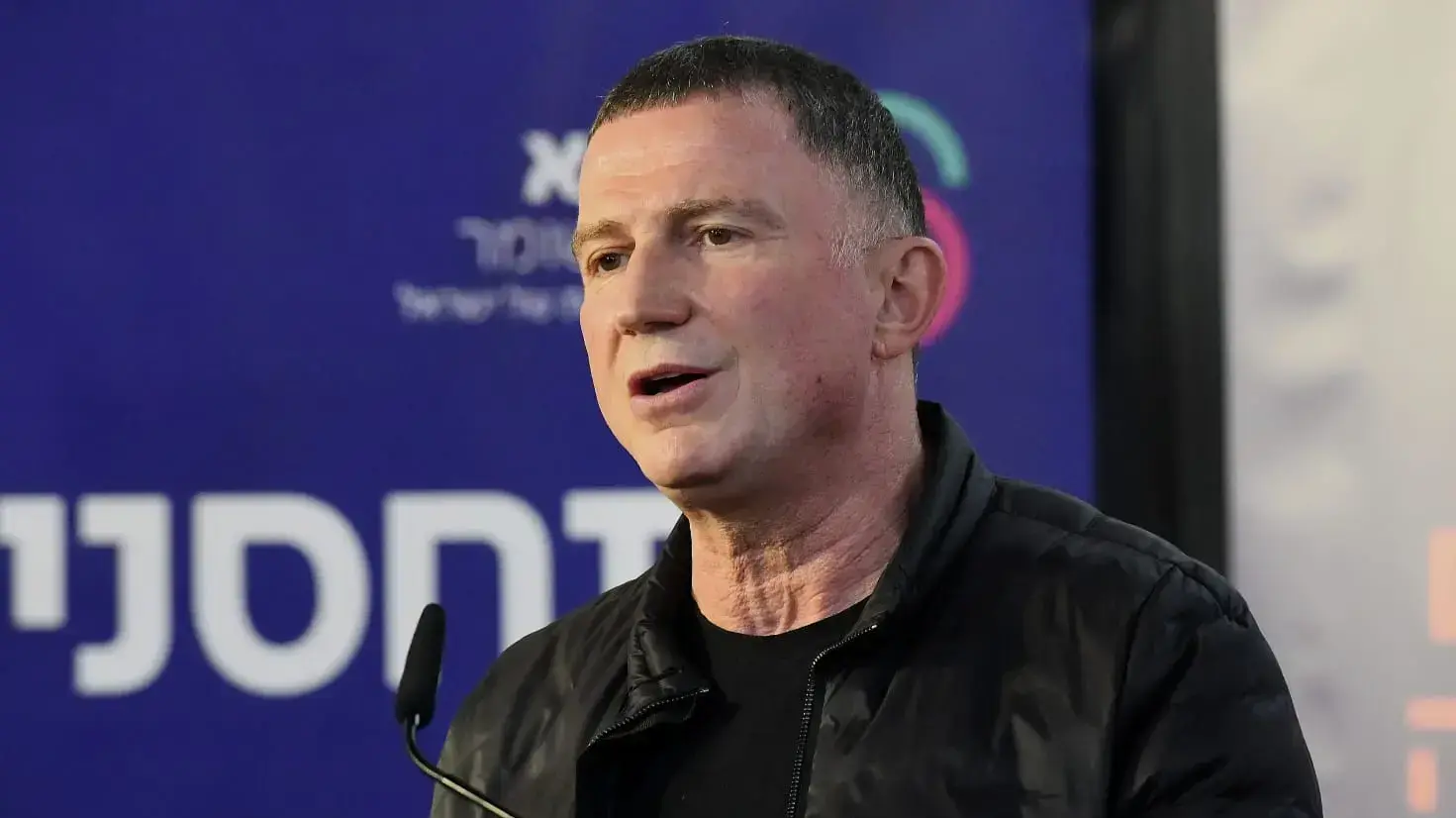 שר הבריאות יולי אדלשטיין התחסן נגד נגיף הקורונה מרכז הרפואי ״שיבא״ תל השומר לקראת מבצע החיסונים ״תן כתף״, 19 בדצמבר 2020 שר הבריאות יולי אדלשטיין התחסן נגד נגיף הקורונה מרכז הרפואי ״שיבא״ תל השומר לקראת מבצע החיסונים ״תן כתף״, 19 בדצמבר 2020