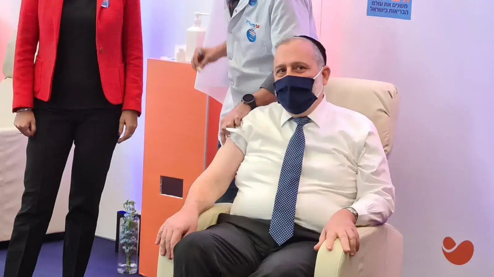 שר הפנים, אריה דרעי, התחסן במרכז רפואי מאוחדת, ירושלים, 20 בדצמבר 2020 שר הפנים, אריה דרעי, התחסן במרכז רפואי מאוחדת, ירושלים, 20 בדצמבר 2020