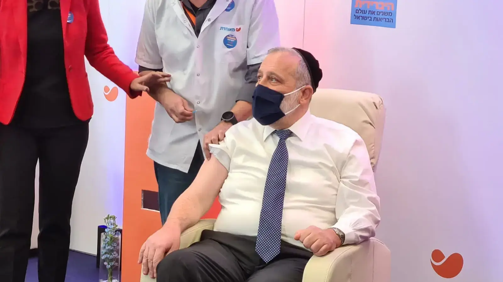 שר הפנים, אריה דרעי, התחסן במרכז רפואי מאוחדת,  ירושלים, 20 בדצמבר 2020