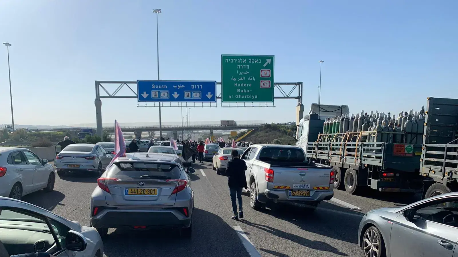 חסימת כביש שש על ידי השיירה שיצאה מכפר קרע במחאה על האלימות במגזר הערבי, 21 בדצמבר 2020 חסימת כביש שש על ידי השיירה שיצאה מכפר קרע במחאה על האלימות במגזר הערבי, 21 בדצמבר 2020