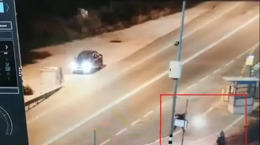 פלסטיני השליך בקבוק תבערה לעבר חייל, 19 בדצמבר 2020 פלסטיני השליך בקבוק תבערה לעבר חייל, 19 בדצמבר 2020