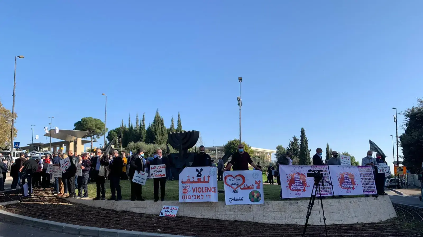 שיירת המחאה על האלימות במגזר הערבי בגשר המיתרים מול הכנסת, 21 בדצמבר 2020 שיירת המחאה על האלימות במגזר הערבי בגשר המיתרים מול הכנסת, 21 בדצמבר 2020