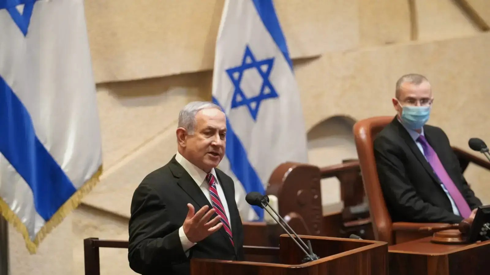 ראש הממשלה בנימין נתניהו נואם לפני ההצבעה על פיזור הכנסת. 22 בדצמבר 2020
ראש הממשלה בנימין נתניהו נואם לפני ההצבעה על פיזור הכנסת. 22 בדצמבר 2020