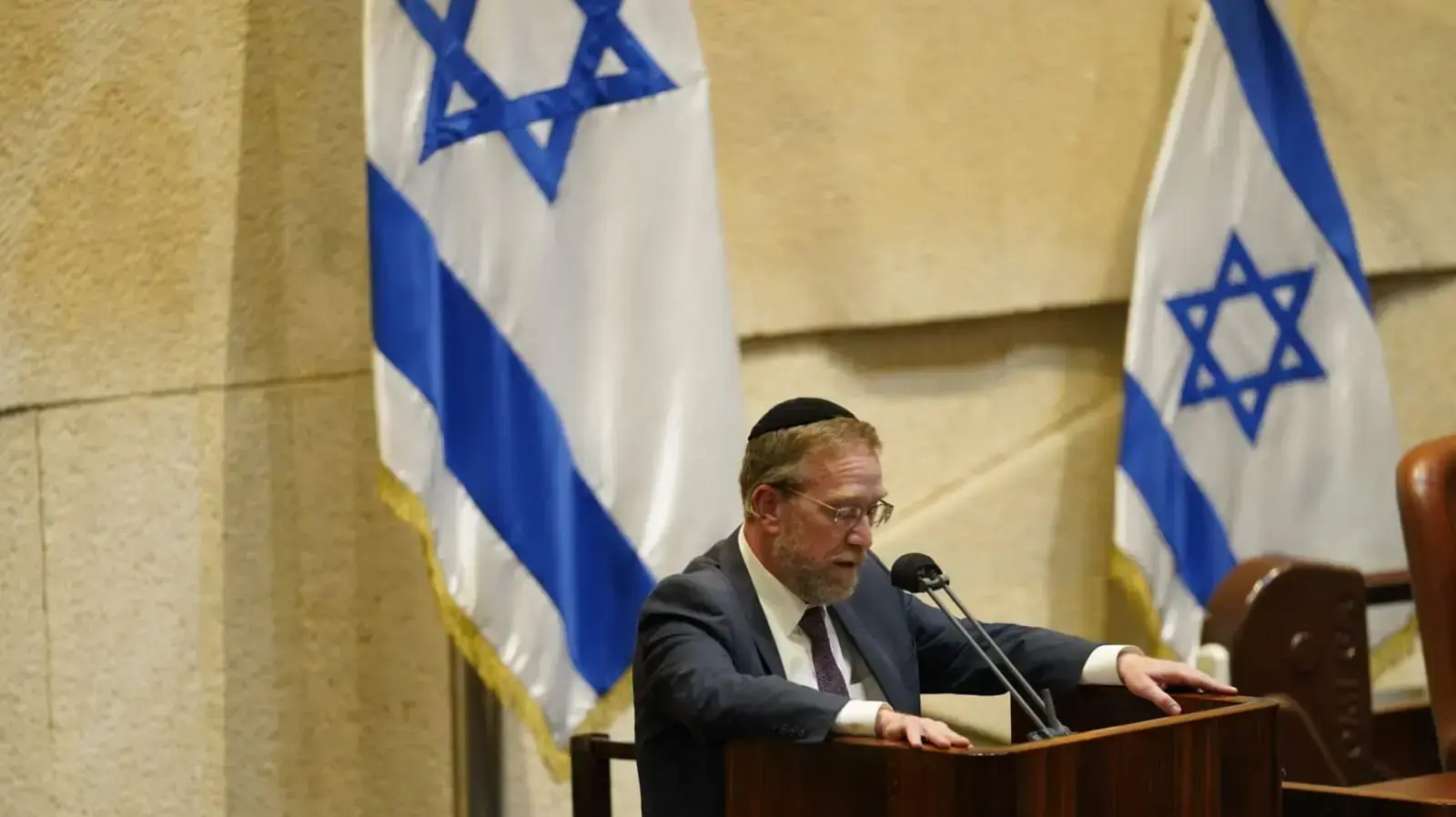 ח"כ פינדרוס לפני ההצבעה על הצעת החוק לדחיית פיזור הכנסת. 22 בדצמבר 2020 ח"כ פינדרוס לפני ההצבעה על הצעת החוק לדחיית פיזור הכנסת. 22 בדצמבר 2020