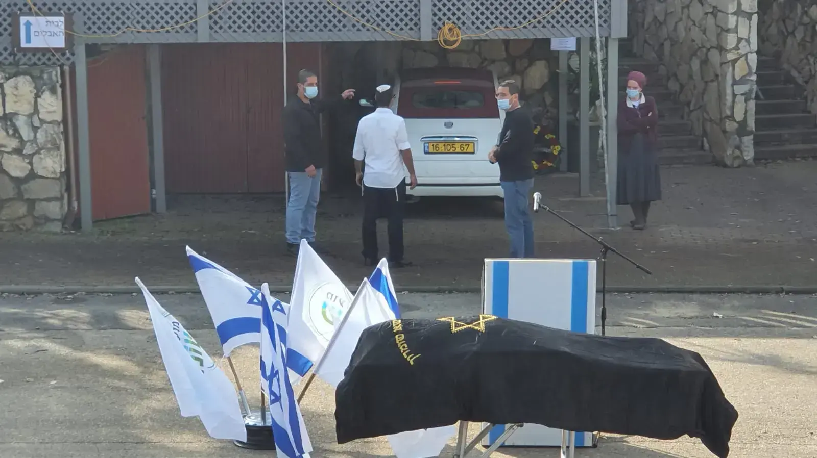 הלוויה של אסתר הורגן הנרצחת מהשומרון. בית העלמין, שקד, טל מנשה, 22 בדצמבר 2020 הלוויה של אסתר הורגן הנרצחת מהשומרון. בית העלמין, שקד, טל מנשה, 22 בדצמבר 2020