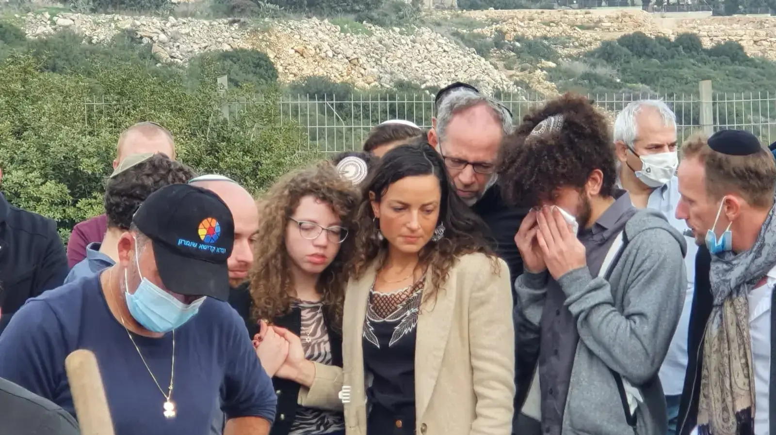 הלוויתה של אסתר הורגן הנרצחת מהשומרון. בית העלמין, שקד, טל מנשה, 22 בדצמבר 2020 הלוויתה של אסתר הורגן הנרצחת מהשומרון. בית העלמין, שקד, טל מנשה, 22 בדצמבר 2020