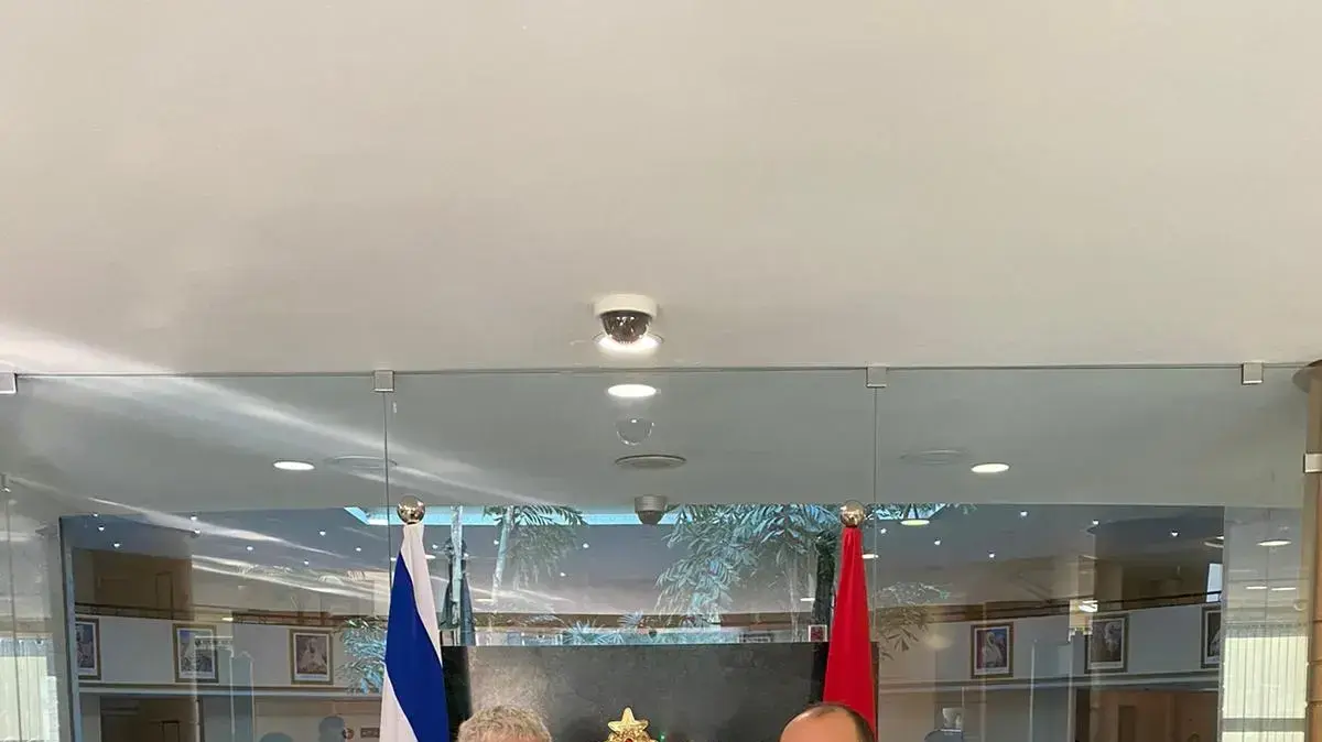 מנכ"ל משרד החוץ, אלון אושפיז, עם תת-שר החוץ של מרוקו מוחסן אל-ג׳זורי ברבאט. 22 בדצמבר 2020 מנכ"ל משרד החוץ, אלון אושפיז, עם תת-שר החוץ של מרוקו מוחסן אל-ג׳זורי ברבאט. 22 בדצמבר 2020