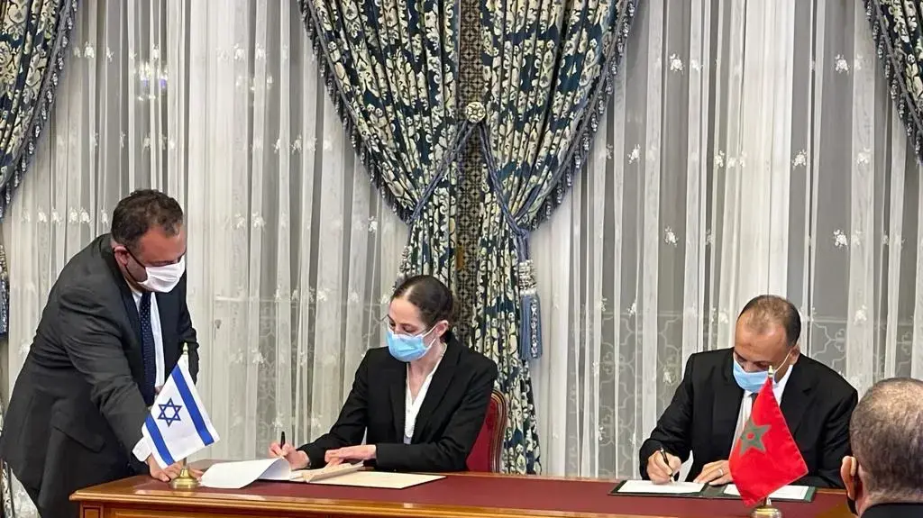 הכלכלנית הראשית, שירה גרינברג, חותמת על הסכם לשיתופי פעולה בתחומי ההשקעות והפיננסים עם משרד האוצר והכלכלה במרוקו. 23 בדצמבר 2020 הכלכלנית הראשית, שירה גרינברג, חותמת על הסכם לשיתופי פעולה בתחומי ההשקעות והפיננסים עם משרד האוצר והכלכלה במרוקו. 23 בדצמבר 2020