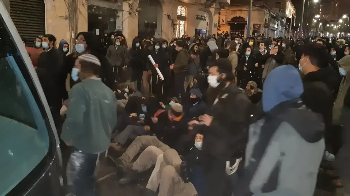 פעילי ימין מפגינים בכיכר ציון בירושלים, במחאה על מותו של הנער אהוביה סנדק. 23 בדצמבר 2020 פעילי ימין מפגינים בכיכר ציון בירושלים, במחאה על מותו של הנער אהוביה סנדק. 23 בדצמבר 2020