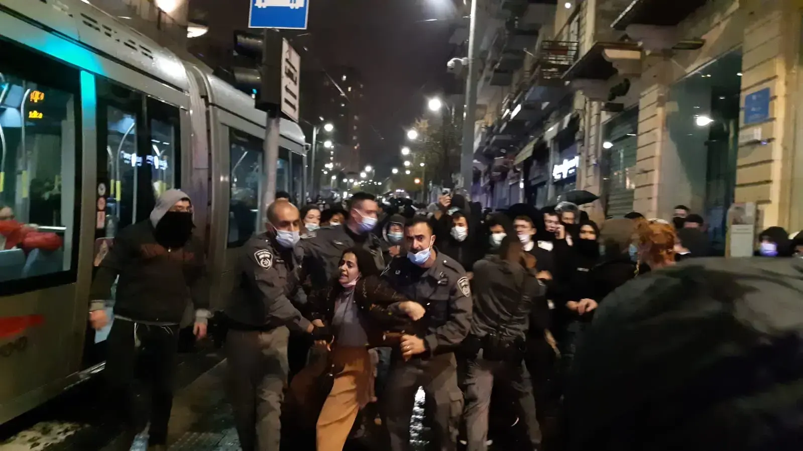 פעילי ימין מפגינים בכיכר ציון בירושלים, במחאה על מותו של הנער אהוביה סנדק. 23 בדצמבר 2020 פעילי ימין מפגינים בכיכר ציון בירושלים, במחאה על מותו של הנער אהוביה סנדק. 23 בדצמבר 2020