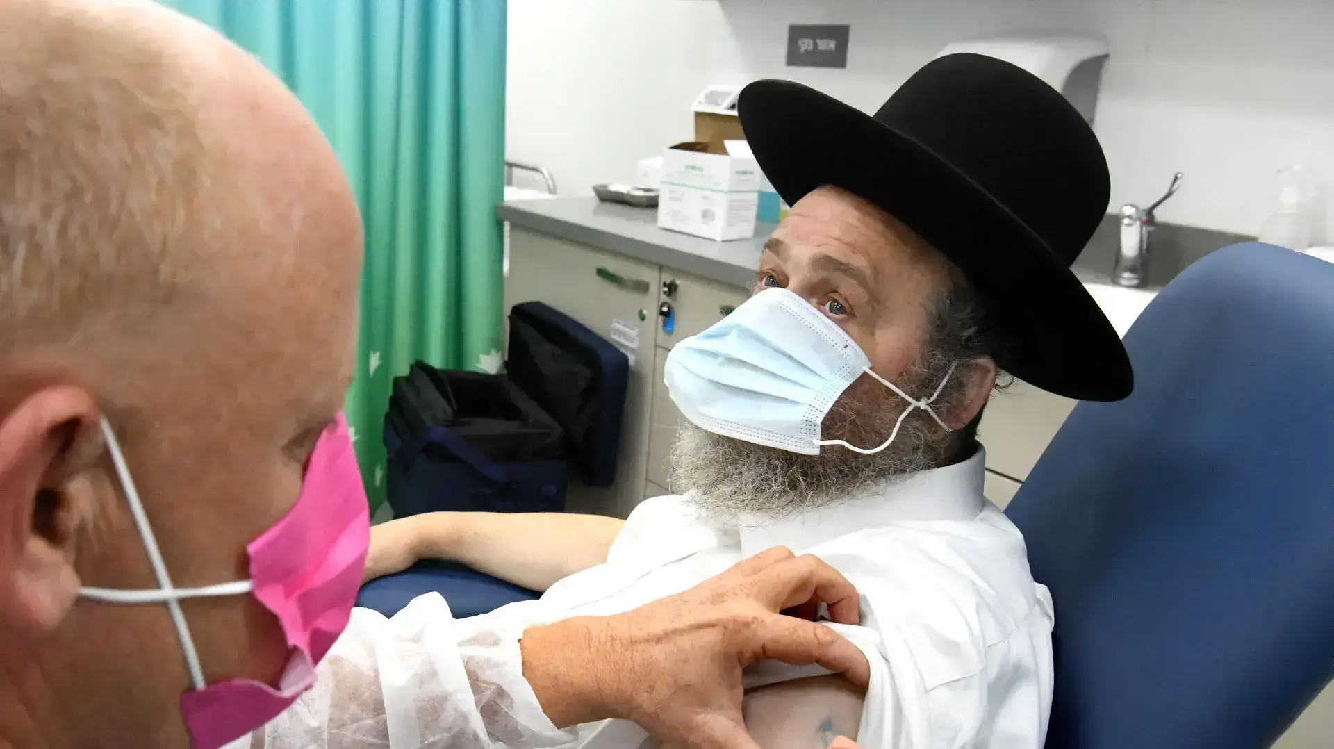 חיסונים נגד קורונה בקופת חולים לאומית, בני ברק 23 בדצמבר 2020 חיסונים נגד קורונה בקופת חולים לאומית, בני ברק 23 בדצמבר 2020