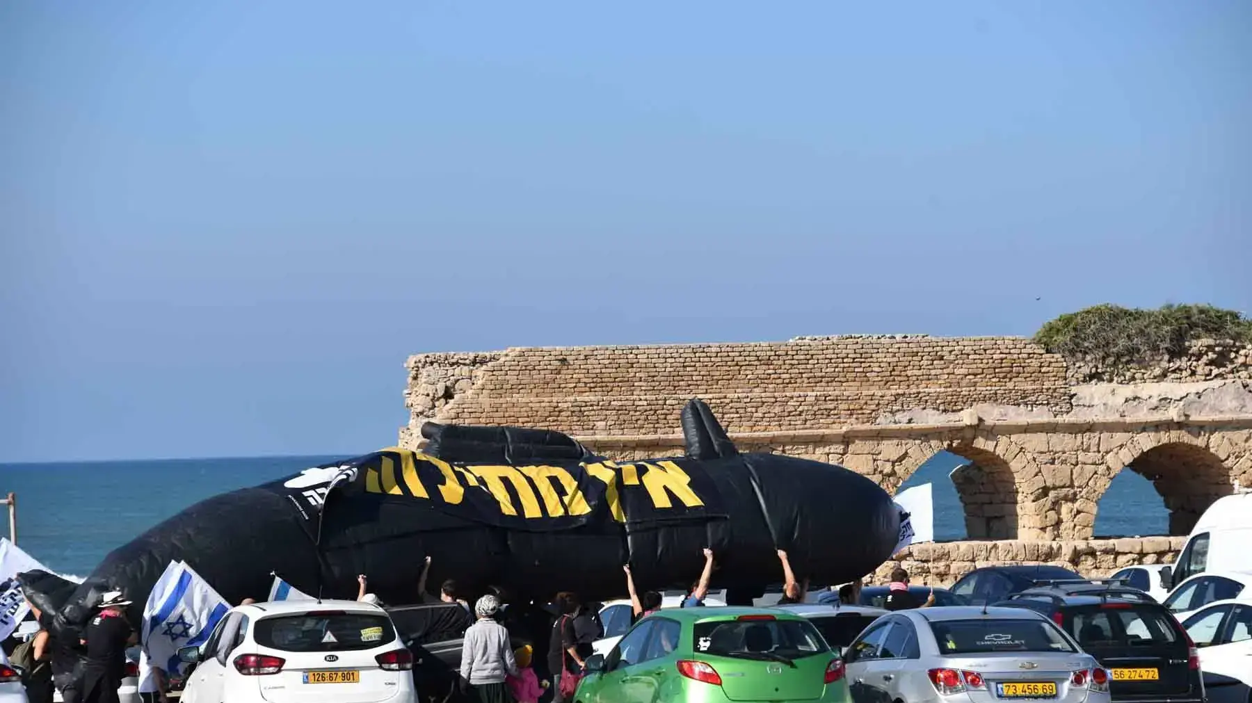 ״משט מחאה״ של תנועת ׳חקירה עכשיו׳ בקריאה להקמת ועדת חקירה בנושא הצוללות. קיסריה, 25 בדצמבר 2020 ״משט מחאה״ של תנועת ׳חקירה עכשיו׳ בקריאה להקמת ועדת חקירה בנושא הצוללות. קיסריה, 25 בדצמבר 2020