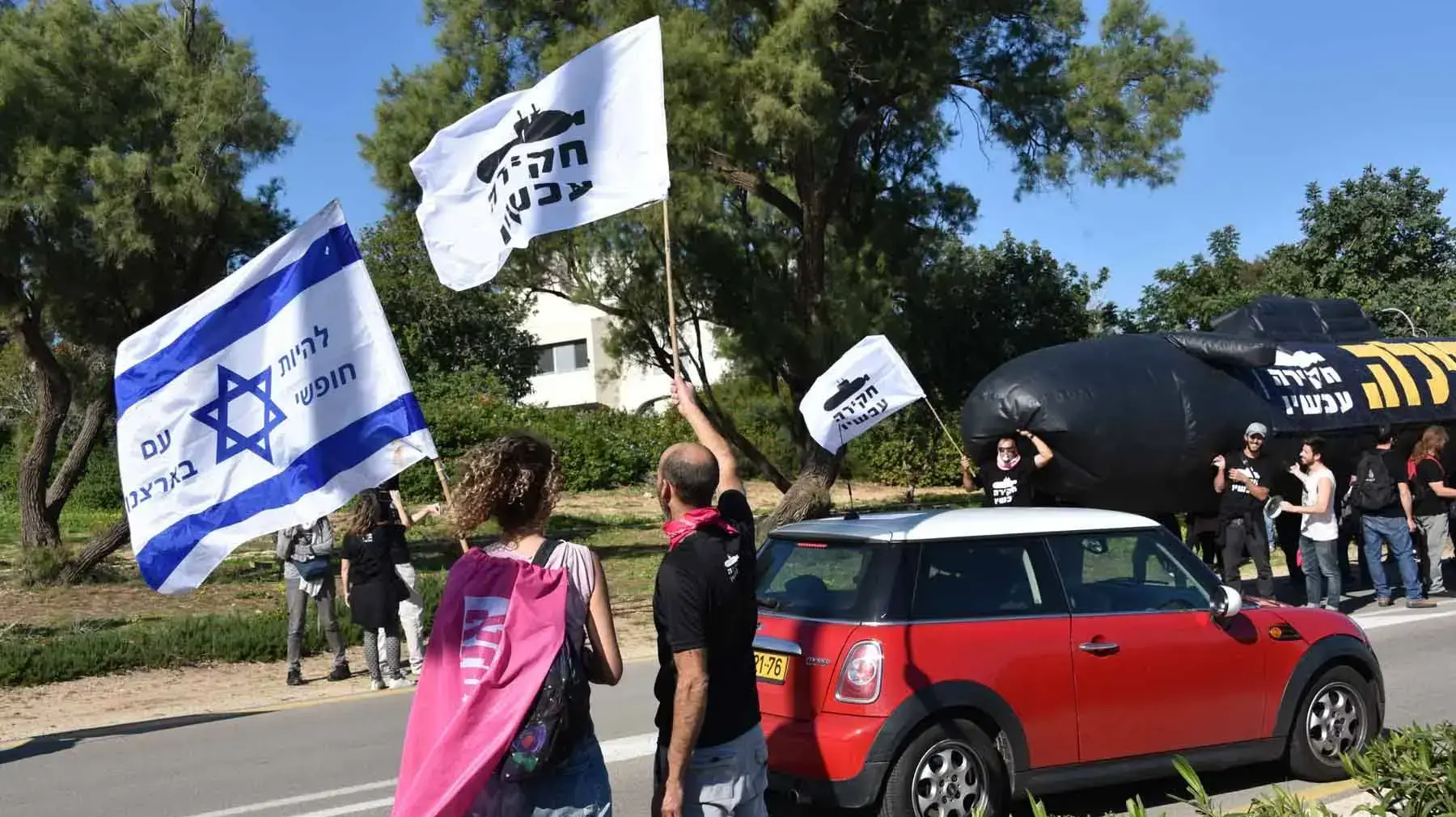 ״משט מחאה״ של תנועת ׳חקירה עכשיו׳ בקריאה להקמת ועדת חקירה בנושא הצוללות. קיסריה, 25 בדצמבר 2020 ״משט מחאה״ של תנועת ׳חקירה עכשיו׳ בקריאה להקמת ועדת חקירה בנושא הצוללות. קיסריה, 25 בדצמבר 2020