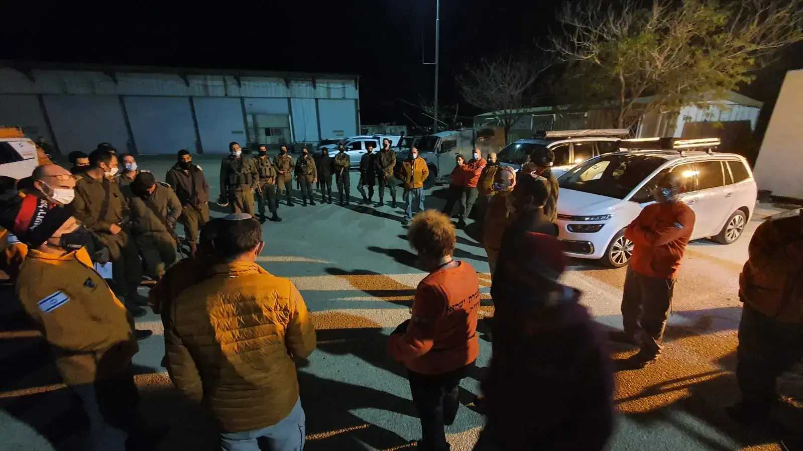 כוחות חילוץ מיחידת מגילות בסיוע חיילים צה"ל במהלך חיפושים לאיתור ארבעה רוכבי אופניים נעדרים במדבר יהודה. 25 בדצמבר 2020 כוחות חילוץ מיחידת מגילות בסיוע חיילים צה"ל במהלך חיפושים לאיתור ארבעה רוכבי אופניים נעדרים במדבר יהודה. 25 בדצמבר 2020