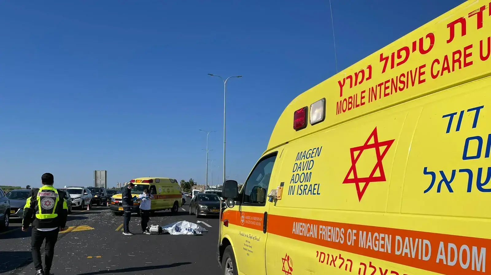 זירת תאונת דרכים בין רכב לאופניים חשמליים ליד צומת מסובים, בה נהרג רוכב האופניים, נתין זר כבן 40. 26 בדצמבר 2020 זירת תאונת דרכים בין רכב לאופניים חשמליים ליד צומת מסובים, בה נהרג רוכב האופניים, נתין זר כבן 40. 26 בדצמבר 2020