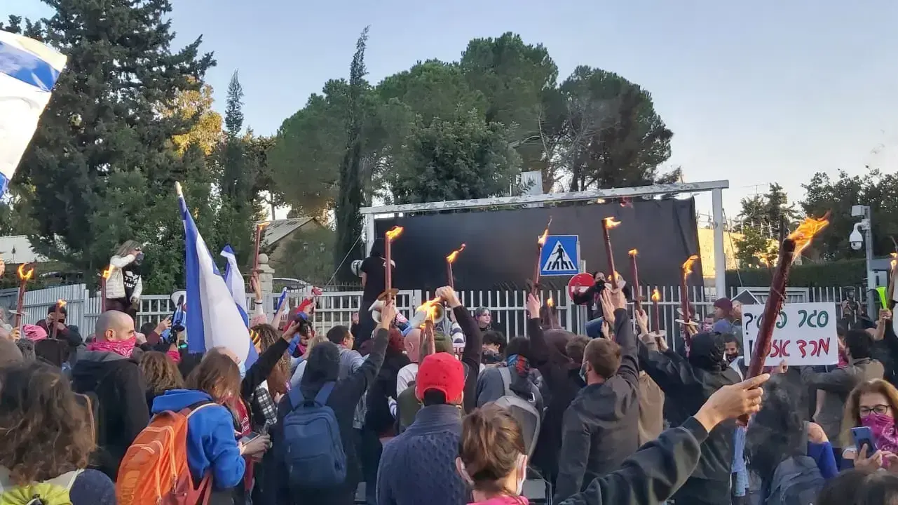 הפגנה נגד נתניהו מחוץ למעון ראש הממשלה בירושלים. 26 בדצמבר 2020 הפגנה נגד נתניהו מחוץ למעון ראש הממשלה בירושלים. 26 בדצמבר 2020