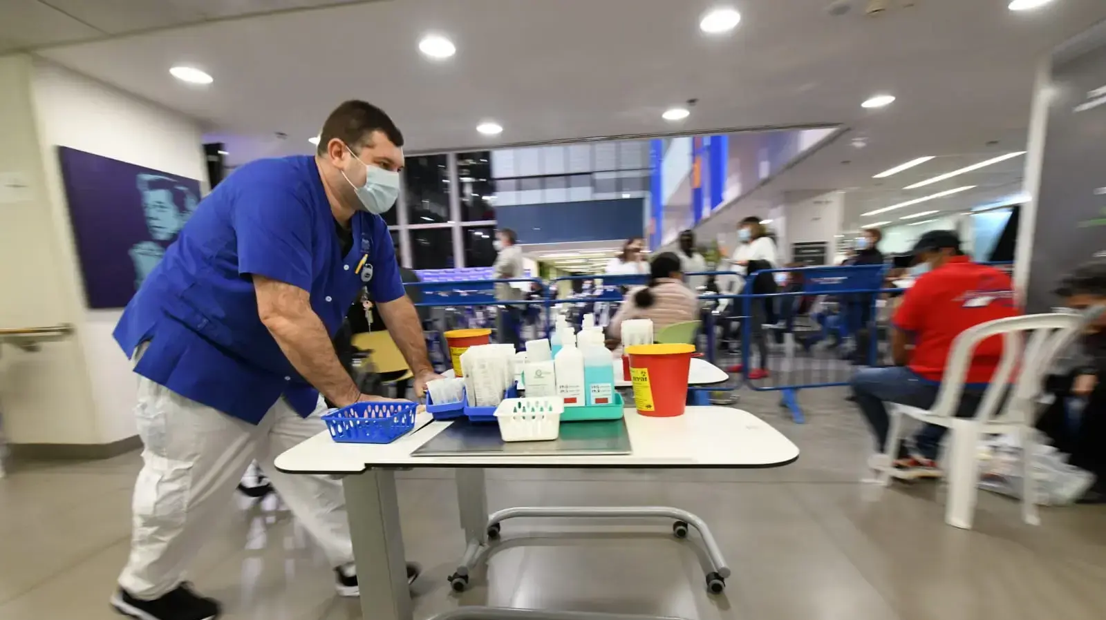 חיסונים לקורונה בבי"ח איכילוב, 27 בדצמבר 2020 חיסונים לקורונה בבי"ח איכילוב, 27 בדצמבר 2020