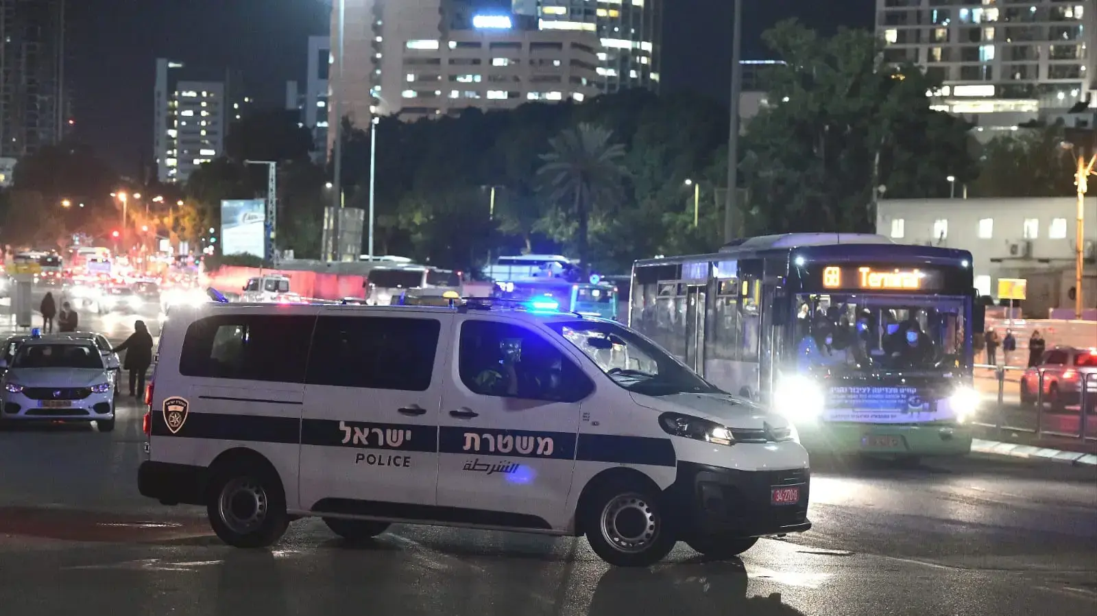 מחסומים עם כניסת הסגר השלישי, צומת על פרשת דרכים תל אביב רמת גן, 27 בדצמבר 2020 מחסומים עם כניסת הסגר השלישי, צומת על פרשת דרכים תל אביב רמת גן, 27 בדצמבר 2020