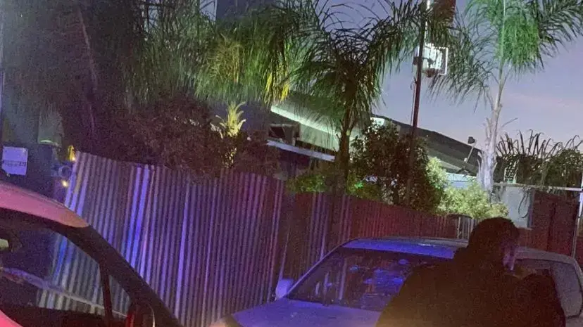 זירת האירוע באזור התעשייה בלוד שם נמצא גבר בשנות ה-50 לחייו ללא רוח חיים. 28 בדצמבר 2020
זירת האירוע באזור התעשייה בלוד שם נמצא גבר בשנות ה-50 לחייו ללא רוח חיים. 28 בדצמבר 2020