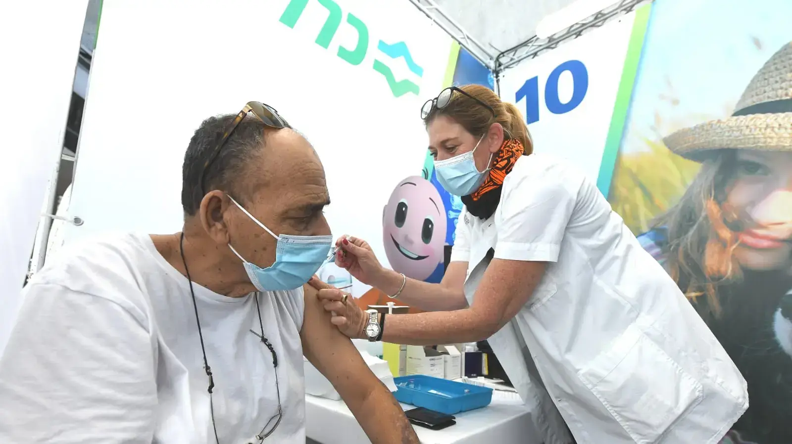 מתן חיסונים לנגיף הקורונה בגני התערוכה, ת"א
 28 בדצמבר 2020 