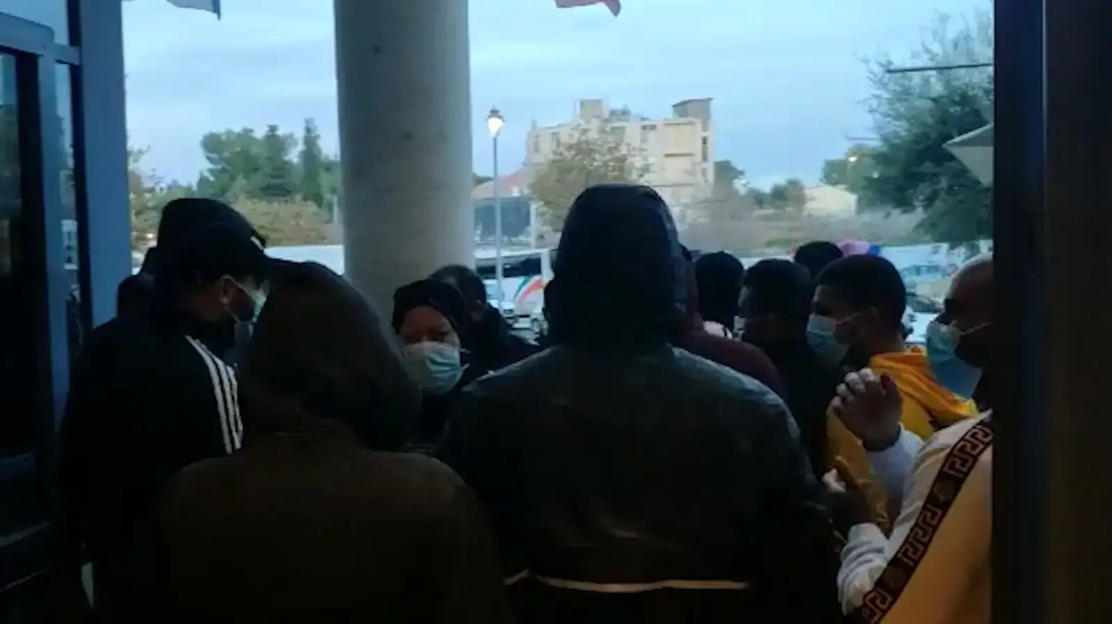 מבודדים במלונית בירושלים דורשים להשתחרר לבתיהם, 28 בדצמבר 2020 מבודדים במלונית בירושלים דורשים להשתחרר לבתיהם, 28 בדצמבר 2020