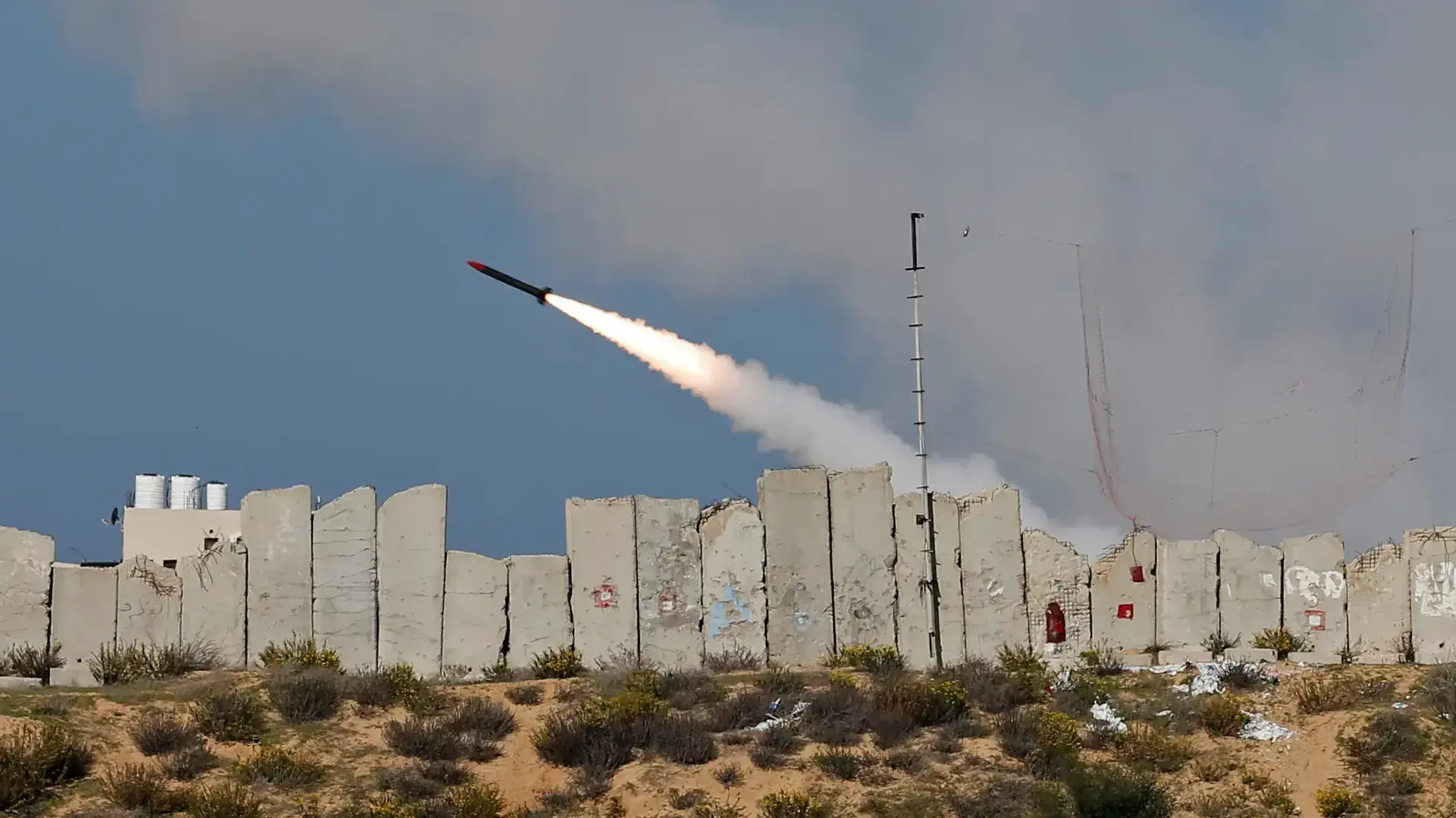 שיגור רקטות במהלך תרגיל צבאי בעזה 29 בדצמבר 2020 שיגור רקטות במהלך תרגיל צבאי בעזה 29 בדצמבר 2020