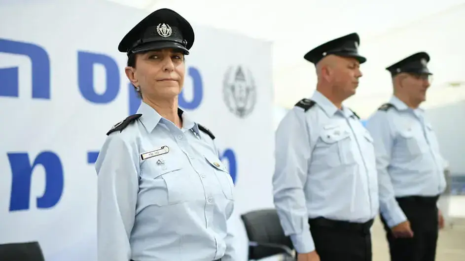 נציבת בתי הסוהר, גונדר קטי פרי 