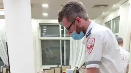 אסתר חללי מתחסנת בבית האבות בבאר שבע אסתר חללי מתחסנת בבית האבות בבאר שבע
