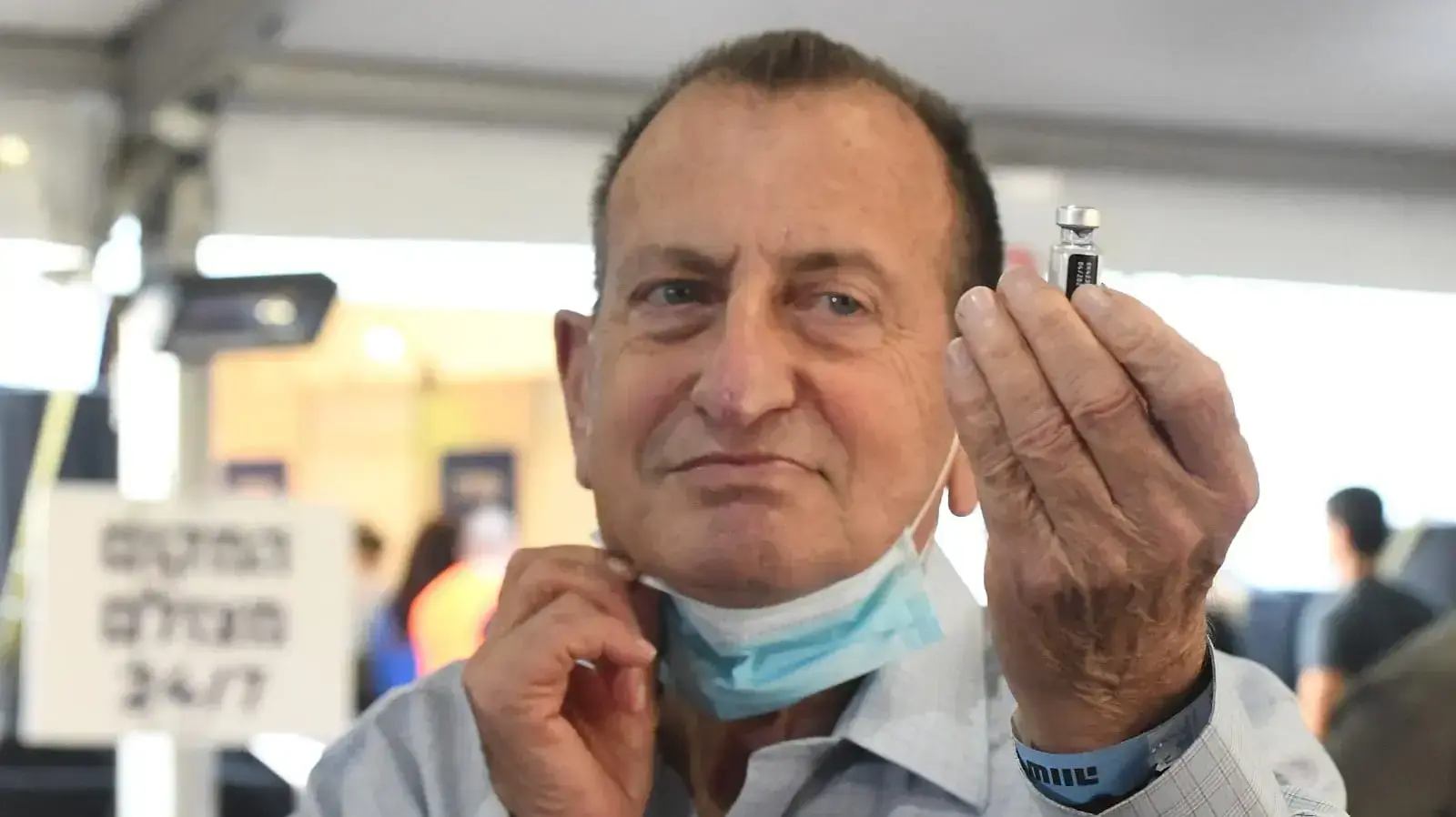 הצהרה של רון חולדאי במתחם החיסונים לקורונה בבכיכר רבין, ת"א 31 בדצמבר 2020 הצהרה של רון חולדאי במתחם החיסונים לקורונה בבכיכר רבין, ת"א 31 בדצמבר 2020