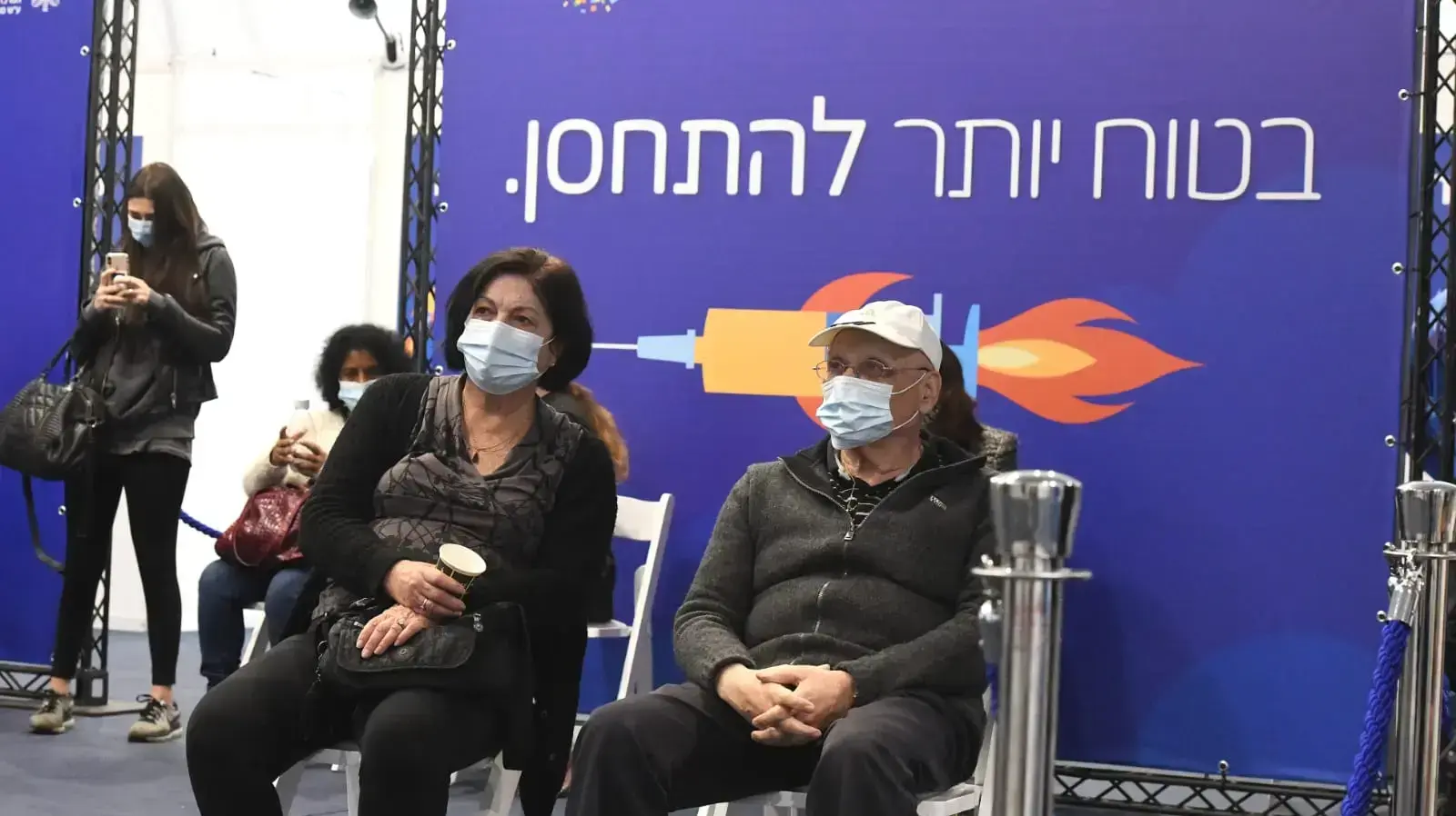 מתן חיסונים לקורונה במתחם שהוקם בבכיכר רבין, ת"א 31 בדצמבר 2020 מתן חיסונים לקורונה במתחם שהוקם בבכיכר רבין, ת"א 31 בדצמבר 2020