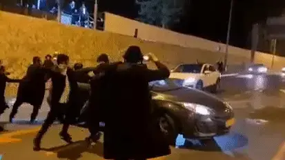 מפגינים חרדים תוקפים לרכב של נוסעים ערבים בירושלים 31 בינואר 2020