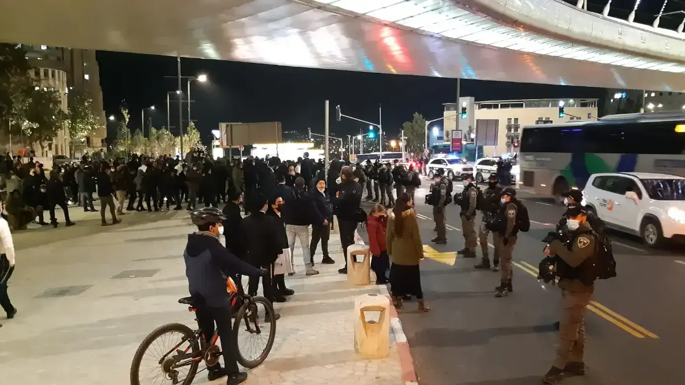 מחאה על מותו של אהוביה סנדק. גשר המיתרים, ירושלים 31 בדצמבר 2020 מחאה על מותו של אהוביה סנדק. גשר המיתרים, ירושלים 31 בדצמבר 2020