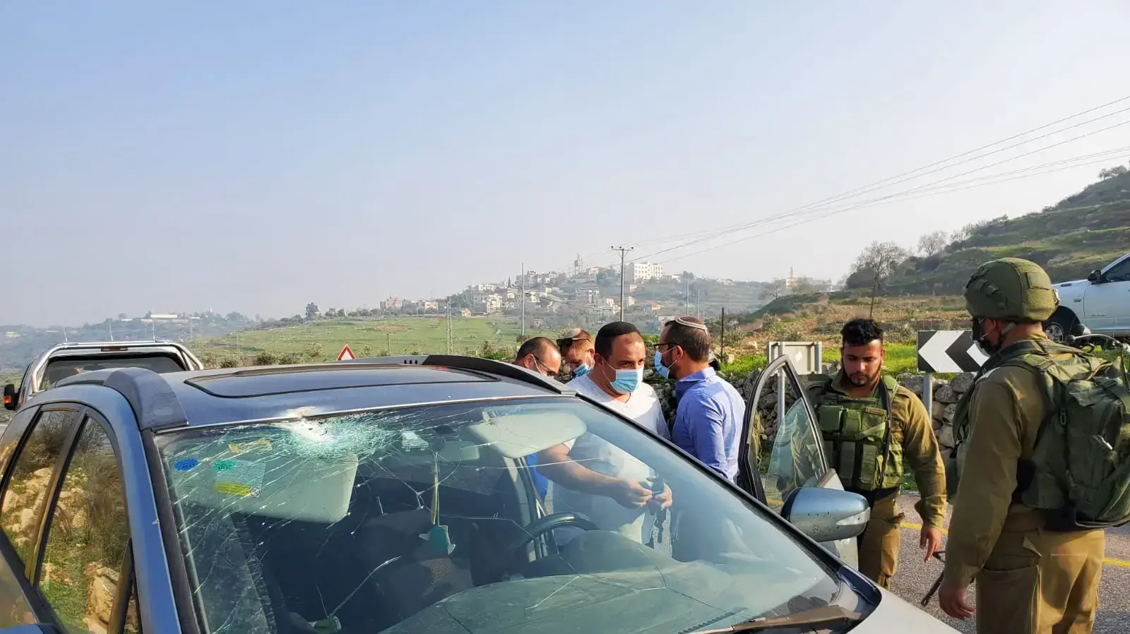 זירת יידוי האבנים לעבר רכב באזור רמאללה 3 בינואר 2021
זירת יידוי האבנים לעבר רכב באזור רמאללה 3 בינואר 2021