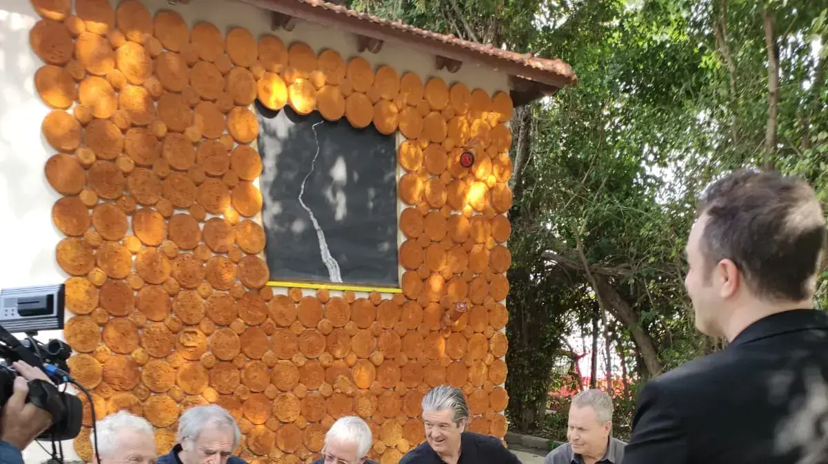 חמשת כוכבי "זהו זה" - גידי גוב, שלמה בראבא, מוני מושונוב, דבל'ה גליקמן ואבי קושניר, בריאיון לוואלה! תרבות, ינואר 2021 חמשת כוכבי "זהו זה" - גידי גוב, שלמה בראבא, מוני מושונוב, דבל'ה גליקמן ואבי קושניר, בריאיון לוואלה! תרבות, ינואר 2021