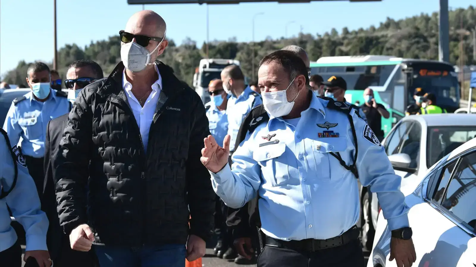 ביקור שוטרים במחסום חמד. השר אמיר אוחנה וממלא מקום המפכ״ל, יעקב קובי שבתאי, 8 בינואר 2021 ביקור שוטרים במחסום חמד. השר אמיר אוחנה וממלא מקום המפכ״ל, יעקב קובי שבתאי, 8 בינואר 2021