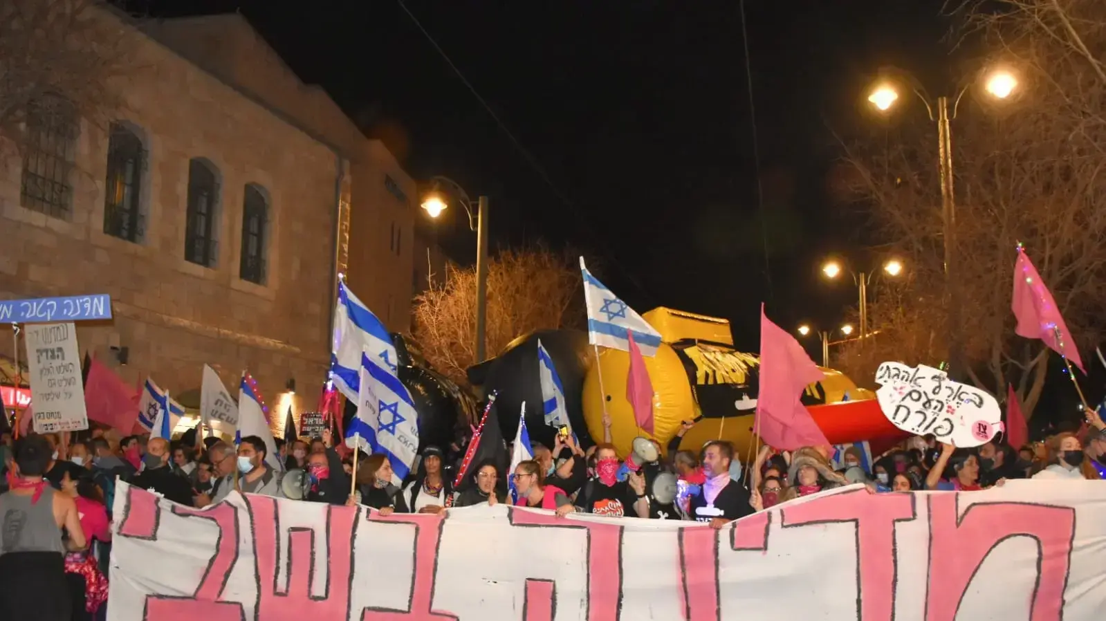 צעדה מגשר המיתרים לבלפור, במחאה נגד נתניהו והשחיתות השלטונית, הערב. 9 בינואר 2021 צעדה מגשר המיתרים לבלפור, במחאה נגד נתניהו והשחיתות השלטונית, הערב. 9 בינואר 2021
