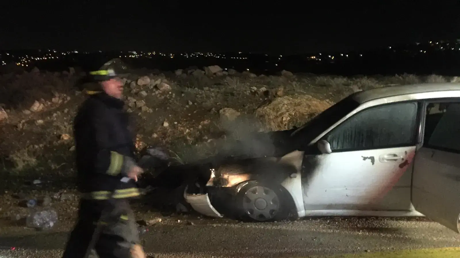 רכב עלה באש בצומת רימונים שבבנימין, לוחמי האש ומתנדבים כיבו את האש. נבדק חשד להצתה. 11 בינואר 2021 רכב עלה באש בצומת רימונים שבבנימין, לוחמי האש ומתנדבים כיבו את האש. נבדק חשד להצתה. 11 בינואר 2021