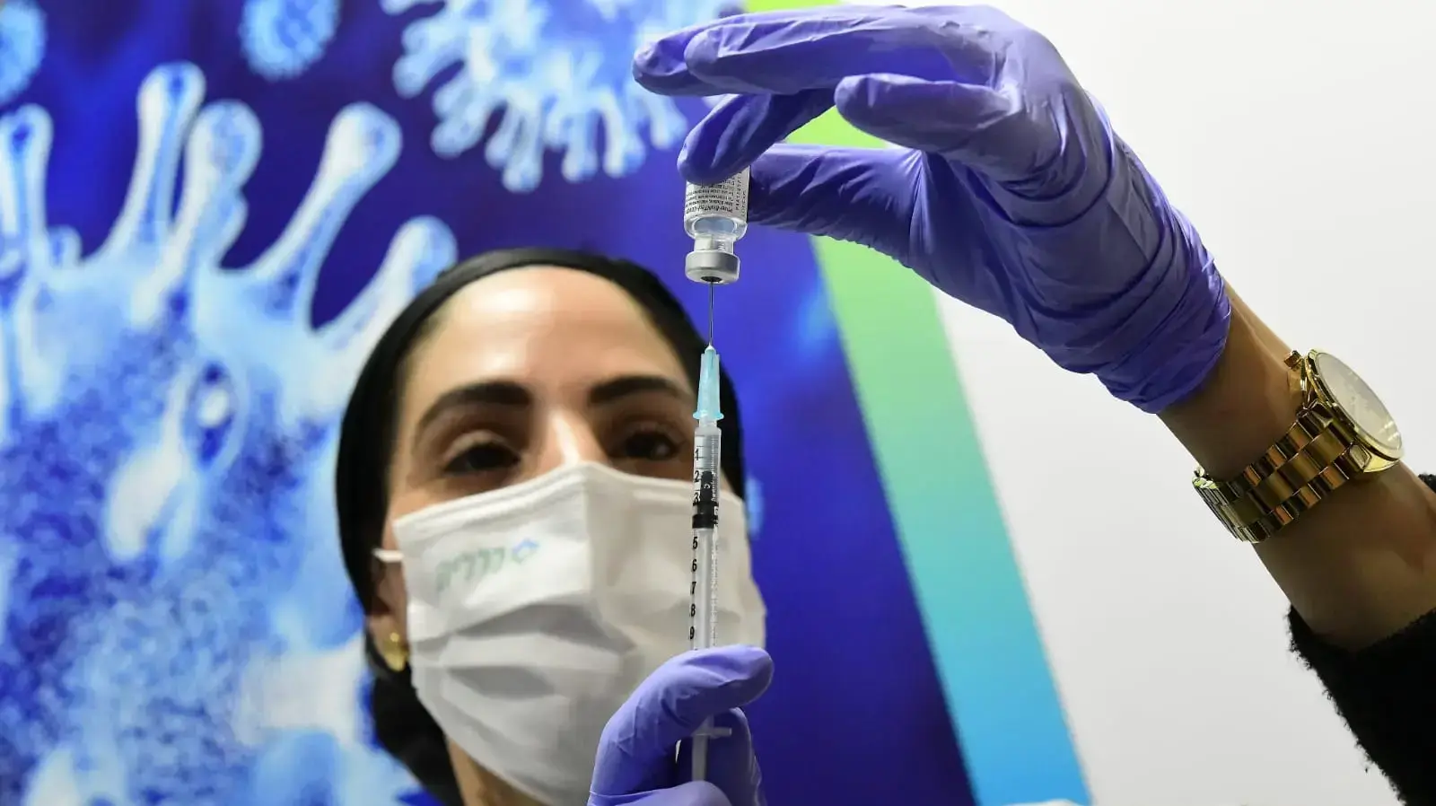 מתן חיסונים בנתניה 11 בינואר 2021 מתן חיסונים בנתניה 11 בינואר 2021
