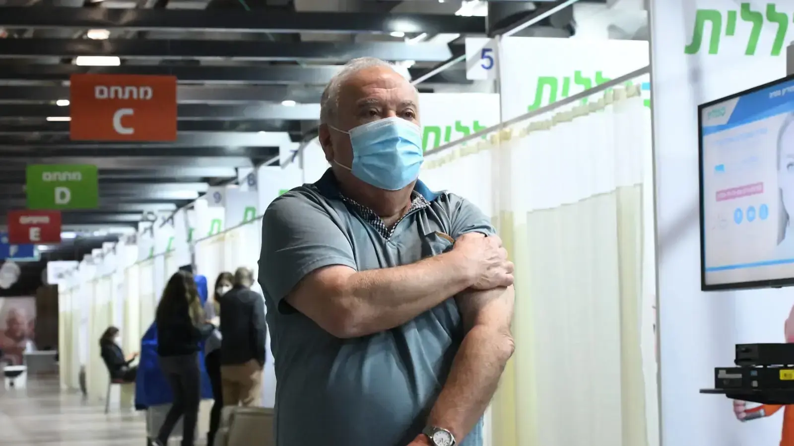 מתן חיסונים בנתניה 11 בינואר 2021 מתן חיסונים בנתניה 11 בינואר 2021