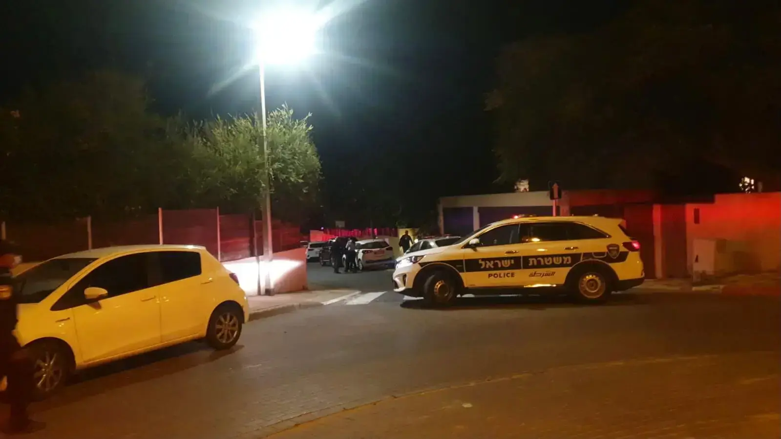 זירת השלכת רימון ההלם לעבר ביתו של איש העסקים, אלי טביב בכפר שמריהו 11 בינואר 2021 זירת השלכת רימון ההלם לעבר ביתו של איש העסקים, אלי טביב בכפר שמריהו 11 בינואר 2021