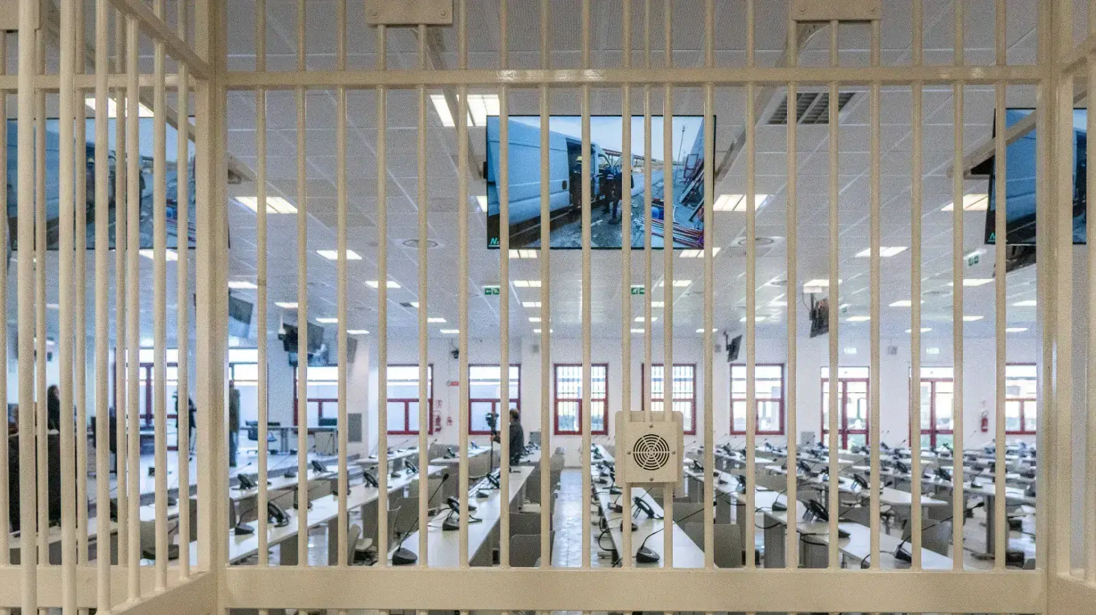 דיון במשפטם של 355 חברי מאפיית "נדרנגטה" בלמזיה טרמה, איטליה