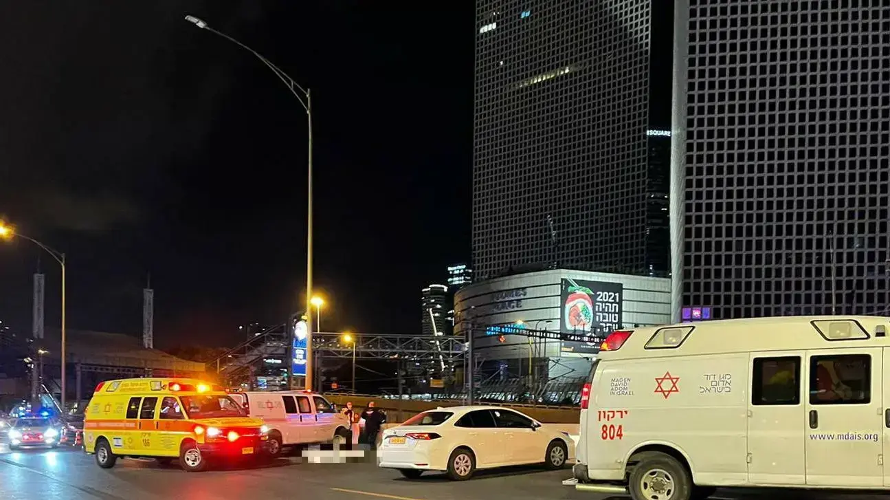 זירת תאונת דרכים במחלף השלום בתל אביב, 14 בינואר 2021 זירת תאונת דרכים במחלף השלום בתל אביב, 14 בינואר 2021