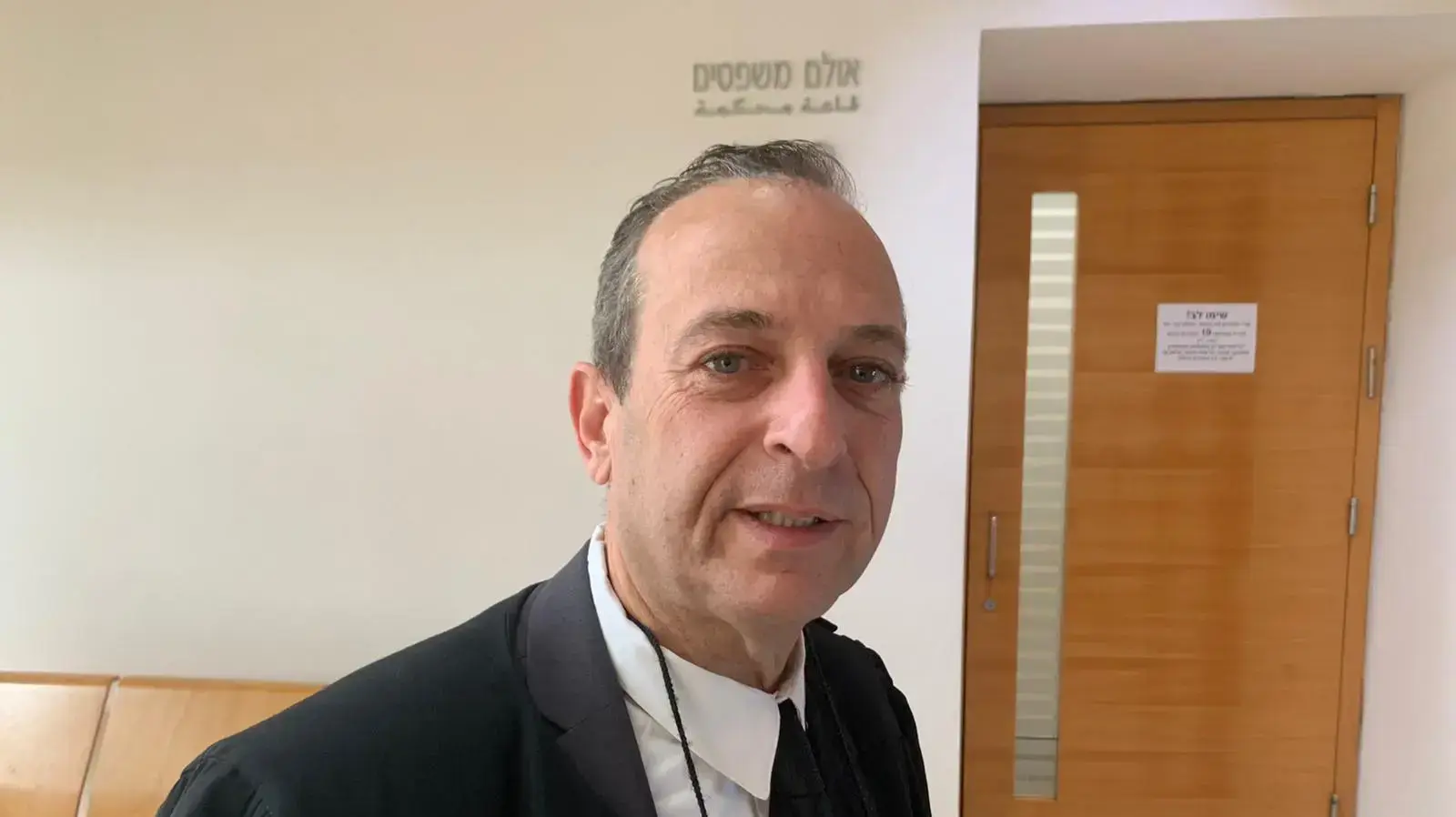 הסניגור עו״ד יאיר רונן המייצג את יואב בושמיץ, בן 19 מפרדס חנה, החשוד בגין תשעה אישומים בגין ביצוע עבירות מין חמורות בשמונה תלמידות כיתה א 14 בינואר 2021 הסניגור עו״ד יאיר רונן המייצג את יואב בושמיץ, בן 19 מפרדס חנה, החשוד בגין תשעה אישומים בגין ביצוע עבירות מין חמורות בשמונה תלמידות כיתה א 14 בינואר 2021