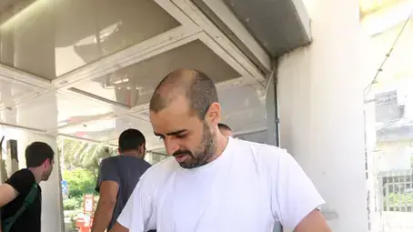 יגאל רמבם מראשי מחאת האוהלים בכניסה לפגישה עם נציגי הסטודנטים באוניברסיטת תל אביב, אוגוסט 2011 יגאל רמבם מראשי מחאת האוהלים בכניסה לפגישה עם נציגי הסטודנטים באוניברסיטת תל אביב, אוגוסט 2011