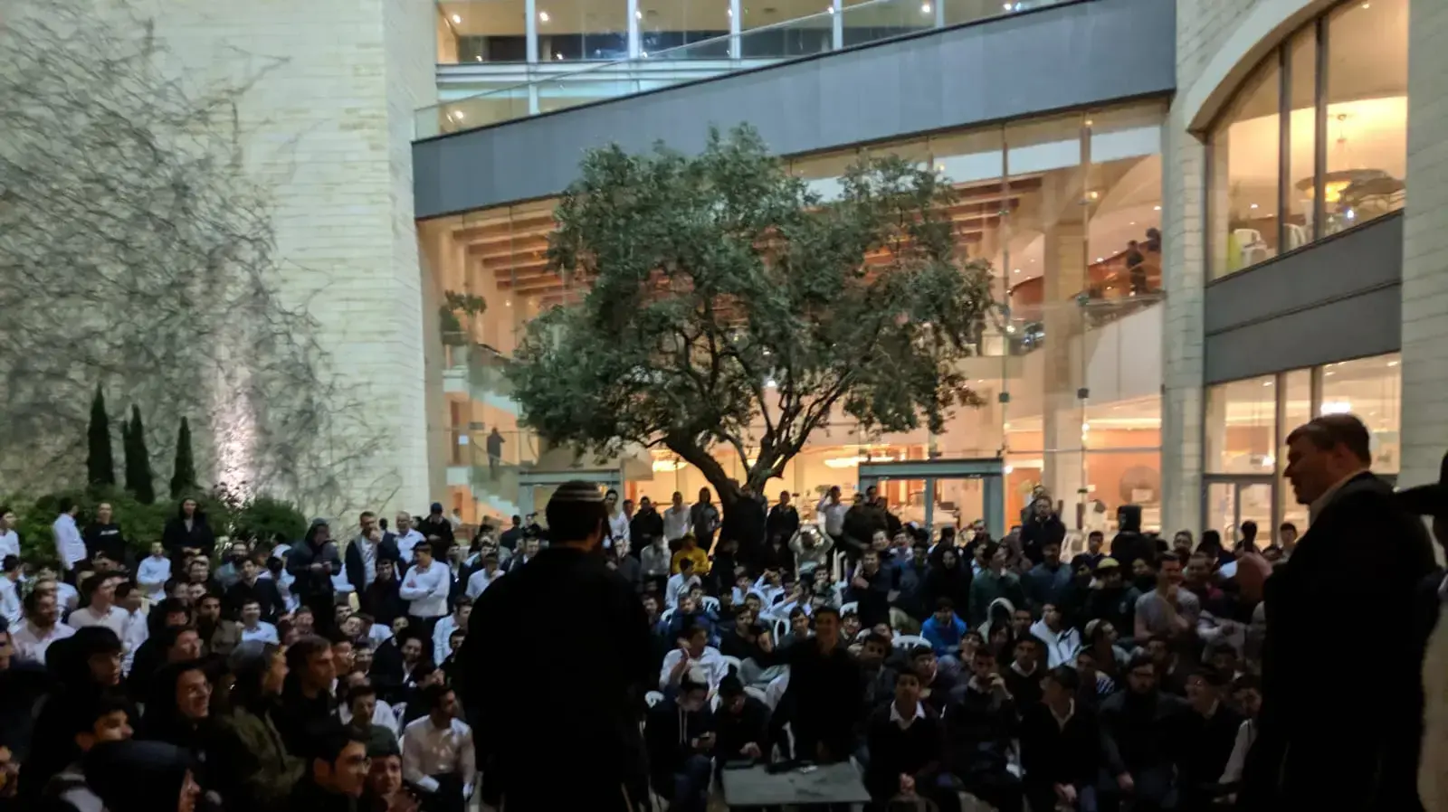התהקלות תלמידי ישיבות במלונית קורונה התהקלות תלמידי ישיבות במלונית קורונה