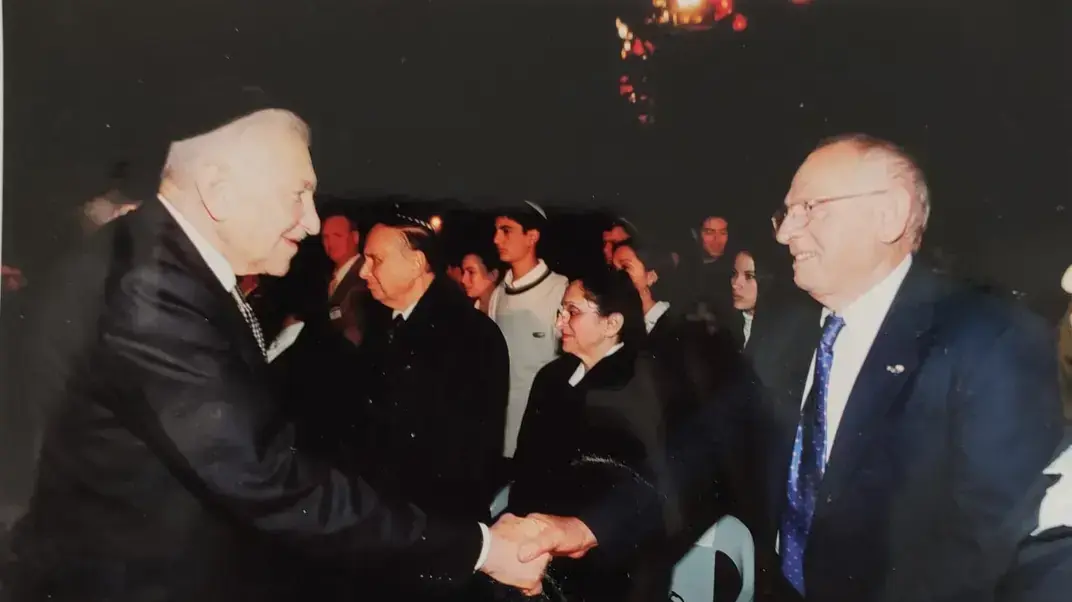 יהודה שטרנפלד עם עזר וייצמן יהודה שטרנפלד עם עזר וייצמן