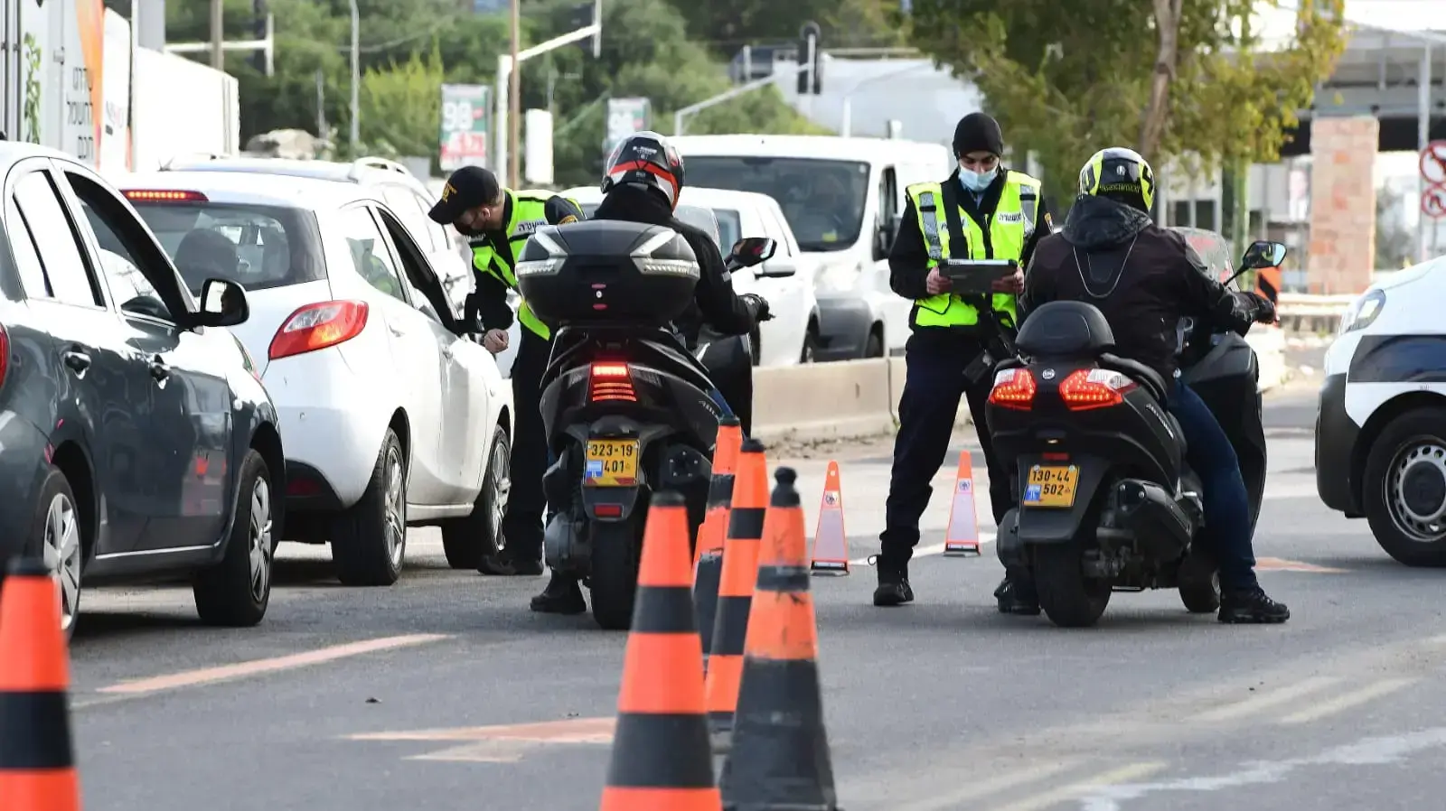 מחסום קורונה צומת גהה מבני ברק למזרח, 17 בינואר 2021 מחסום קורונה צומת גהה מבני ברק למזרח, 17 בינואר 2021