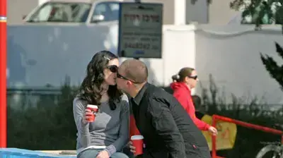 פיני אסקל יסמין לוי פפראצי