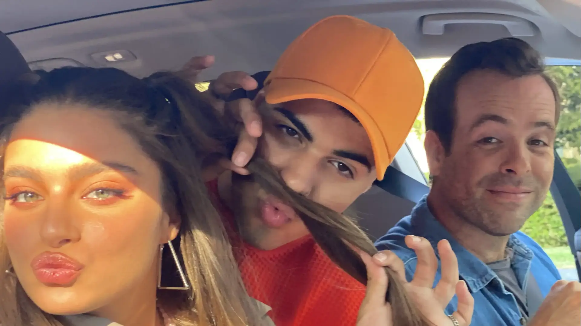אודי כגן, יהונתן מרגי ונועה קירל בתכנית "קארפול קריוקי" של כאן 11 אודי כגן, יהונתן מרגי ונועה קירל בתכנית "קארפול קריוקי" של כאן 11